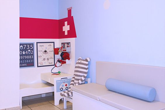 עיצוב חדר המתנה לרופא ילדים ד״ר שמעון ברק