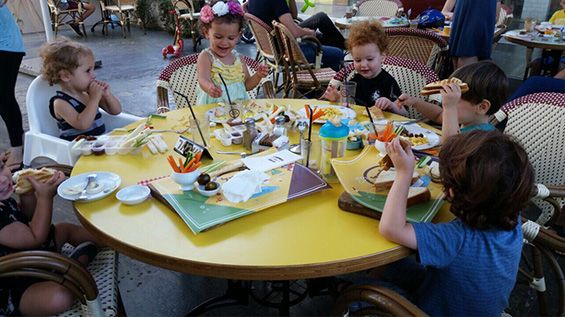 11 מקומות מומלצים לאכול עם ילדים