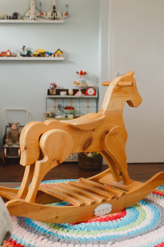 סוס עץ לחדר ילדים