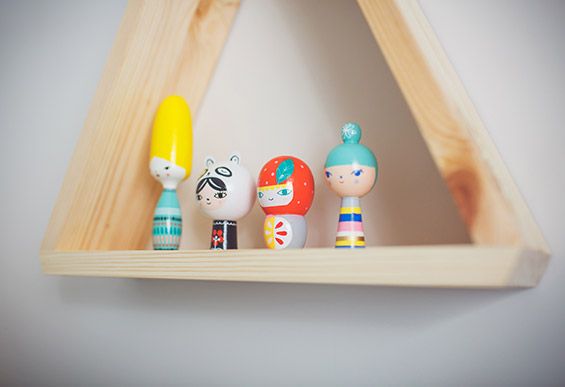 בובות עץ בחדר ילדים