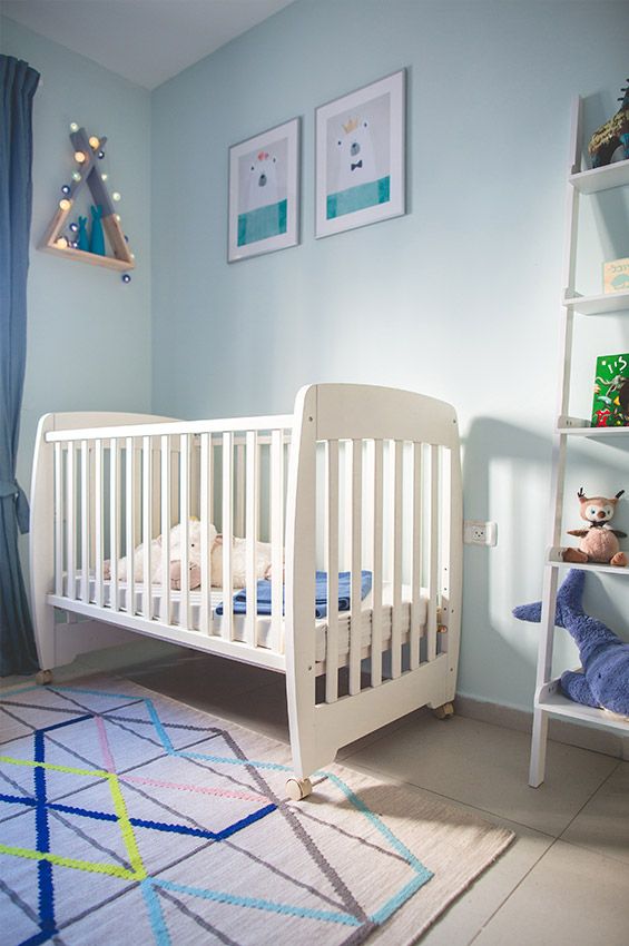 עיצוב חדר ילדים לשני אחים עם מיטת תינוק ומיטת יחיד