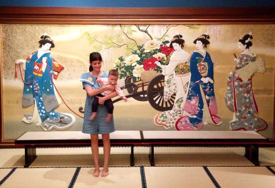 טיוך ביפן עם תינוקת