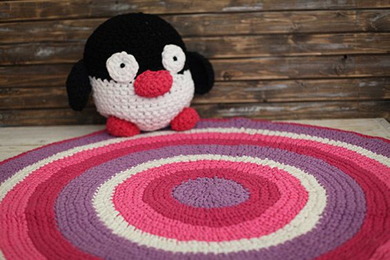 פיצקדולים סרוגים שטיח ובובת פינגווין